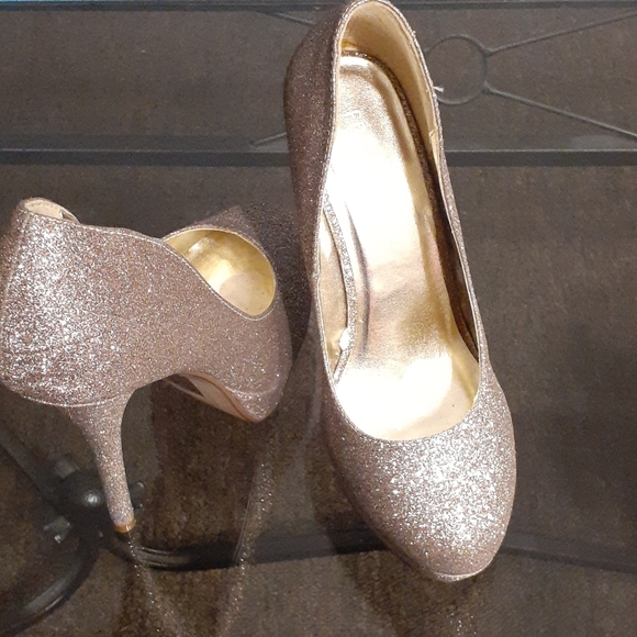 Shoes - Picture 4 of 4